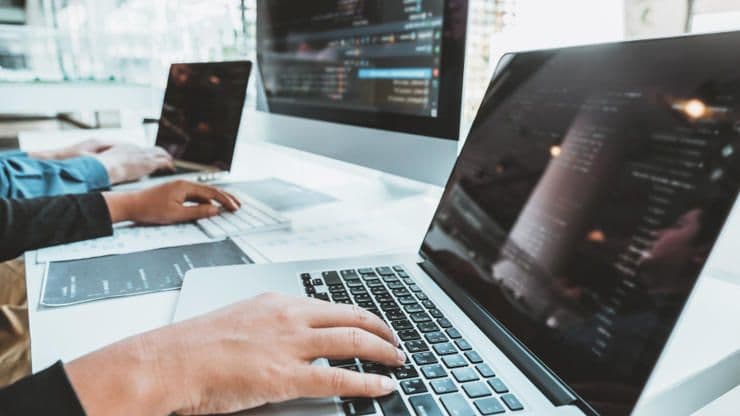 用笔记本电脑打字